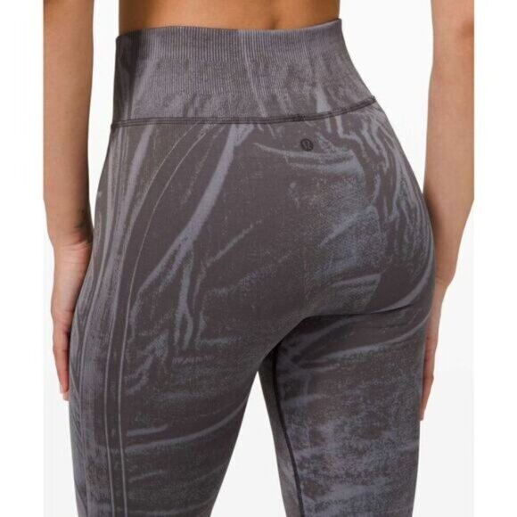 Lululemon Ebb to Street Tight In Stone Wash Graphite Grey Size 4 - Picture 4 of 10